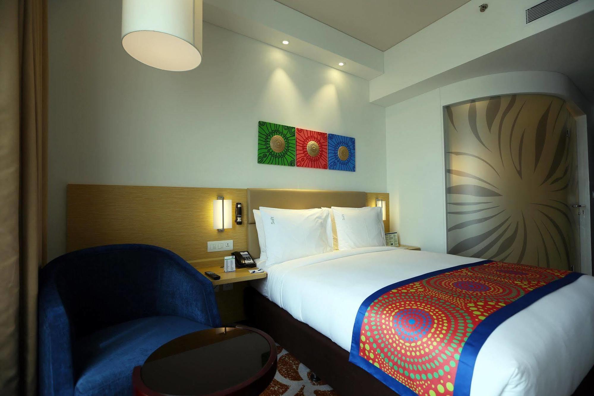 Holiday Inn Express Chennai Old Mahabalipuram Road Exterior foto