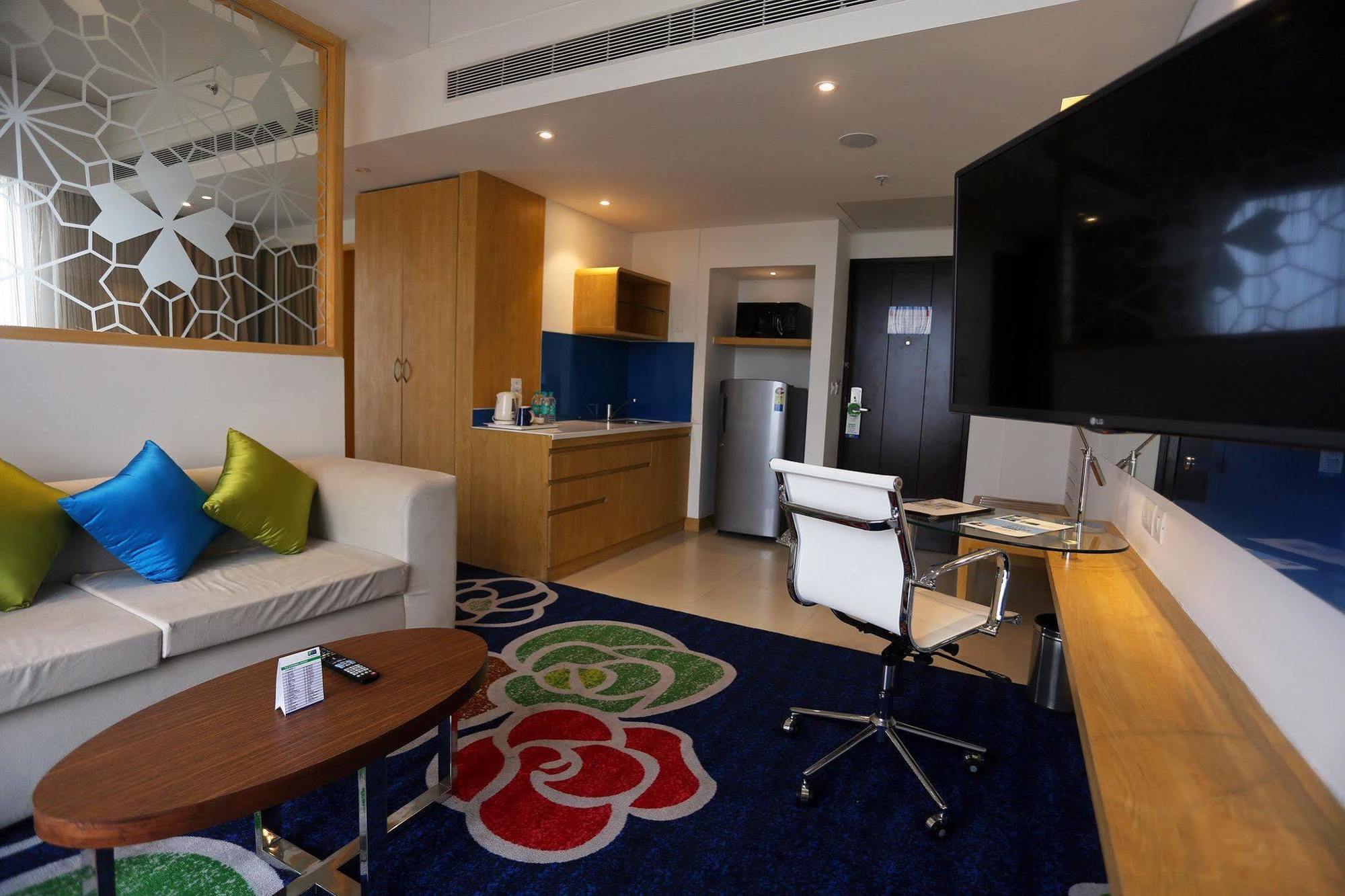 Holiday Inn Express Chennai Old Mahabalipuram Road Exterior foto