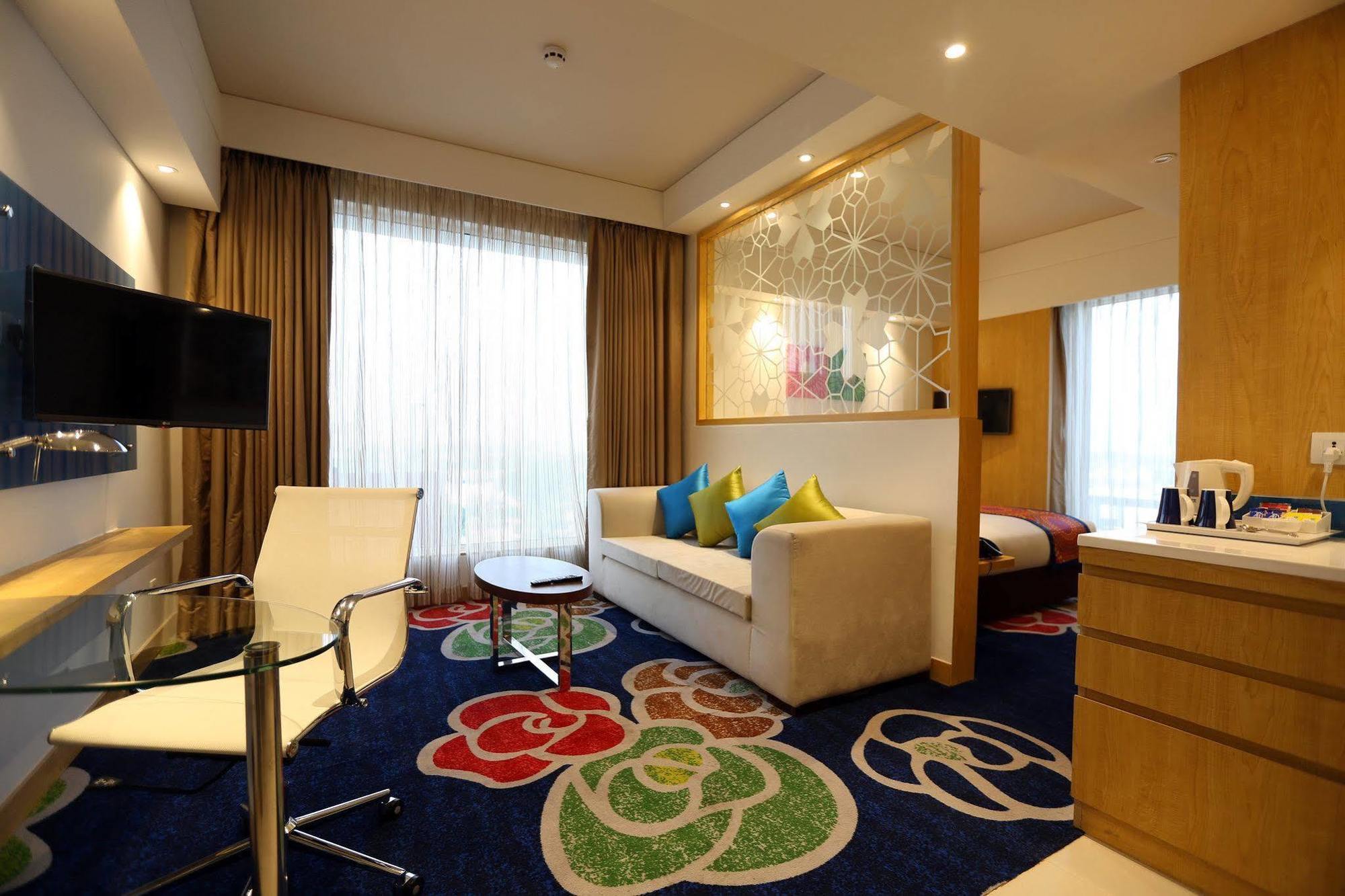 Holiday Inn Express Chennai Old Mahabalipuram Road Exterior foto
